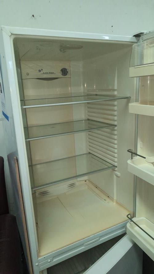 Second-hand Fisher & Paykel 403L Bottom Mount Fridge - Photo 2)