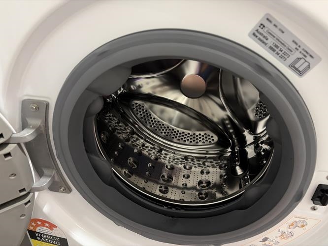 Second-hand LG 7.5kg Front Load Washing Machine - Photo 2)