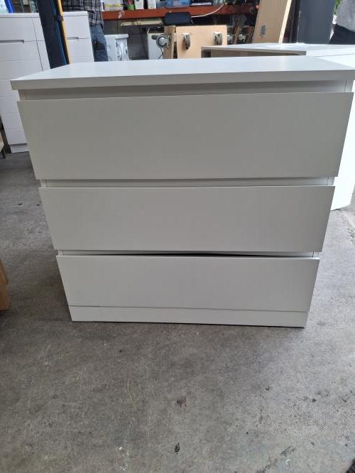 Second-hand IKEA Malm 3 Drawer Chest of Drawers - Photo 2)
