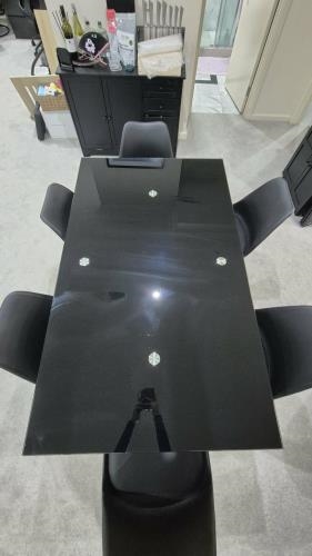 Second-hand Dining Table with 6 Chairs - Photo 2)