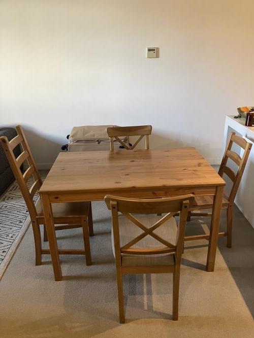 Second-hand Dining Table with 4 Chairs - Photo 2)