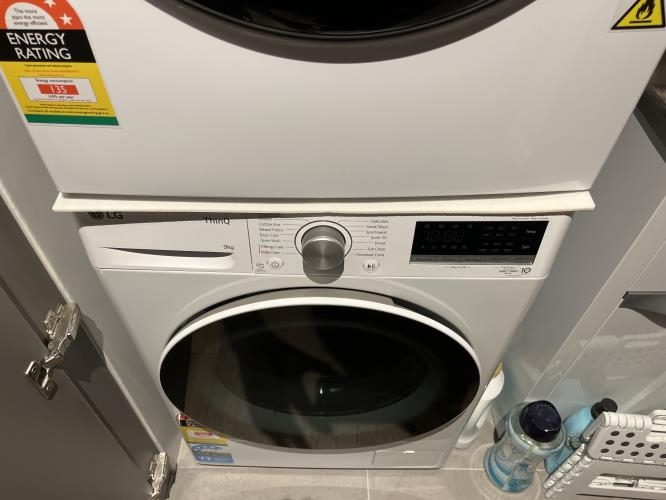 Second-hand LG 7.5kg Front Load Washing Machine - Photo 2)