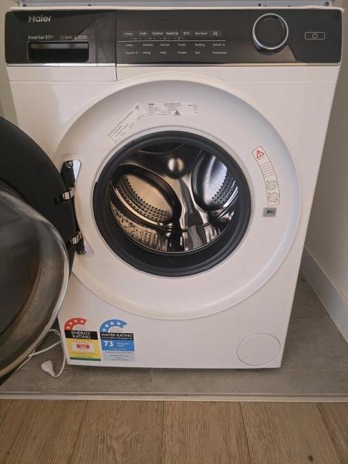 Second-hand Haier 8.5kg Front Load Washing Machine - Photo 2)