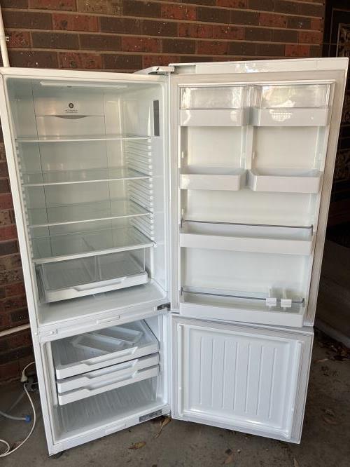 Second-hand Fisher & Paykel 403L Bottom Mount Fridge - Photo 2)