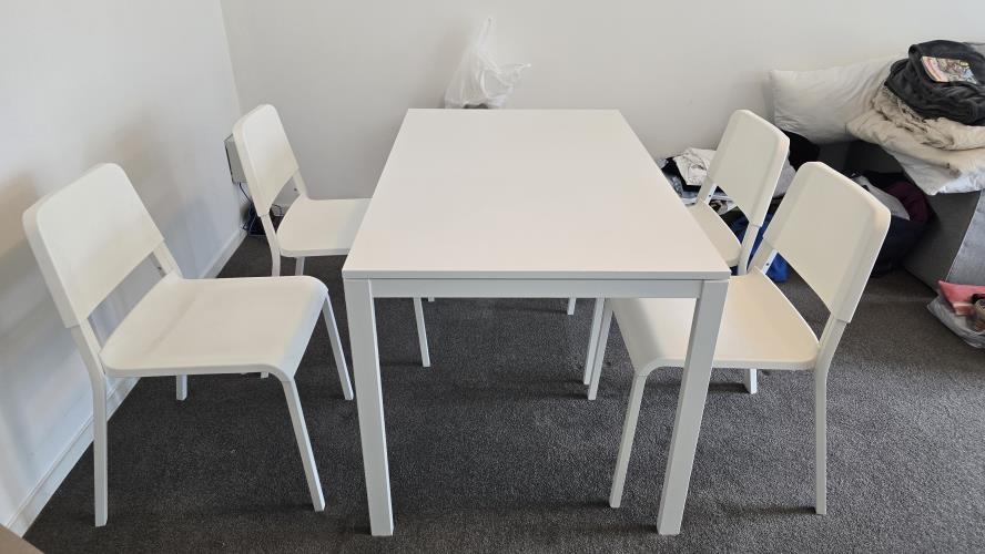 Second-hand IKEA Dining Table with 4 Chairs - Photo 2)