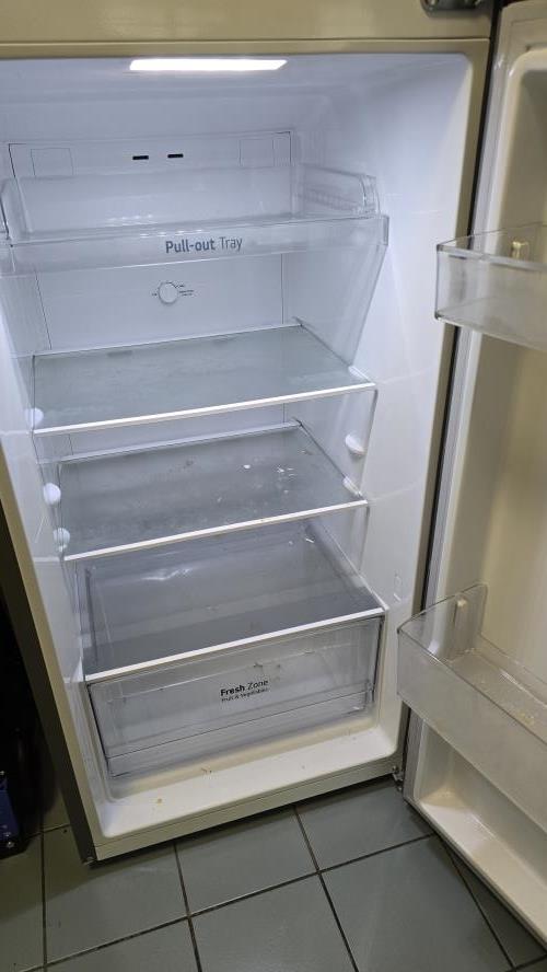 Second-hand LG 243L Top Mount Fridge - Photo 2)