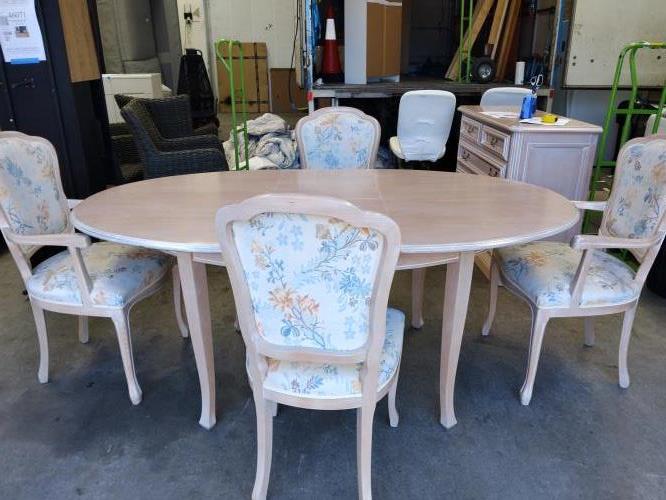 Second-hand Extendable Dining Table with 4 Chairs - Photo 2)
