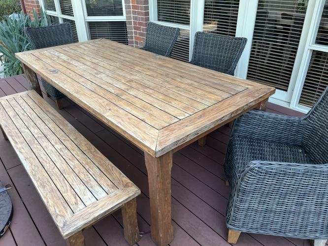 Second-hand Outdoor Table with 4 Chairs and 1 Bench Seat - Photo 2)