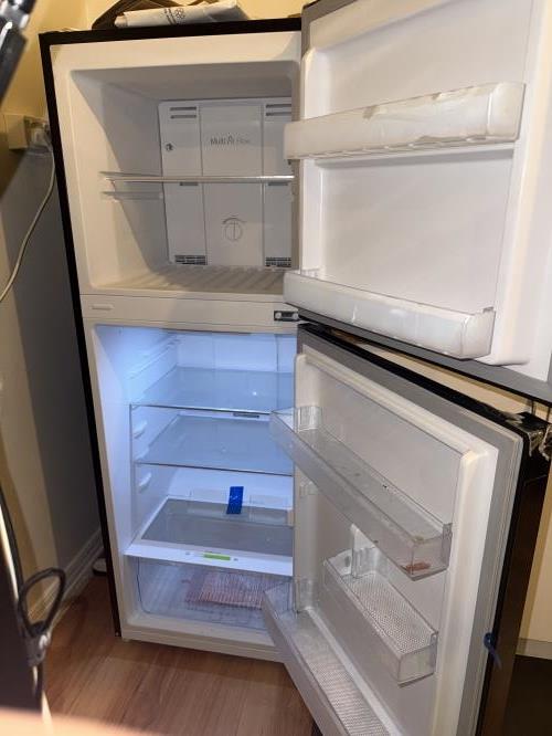 Second-hand Chiq 202L Top Mount Fridge - Photo 2)