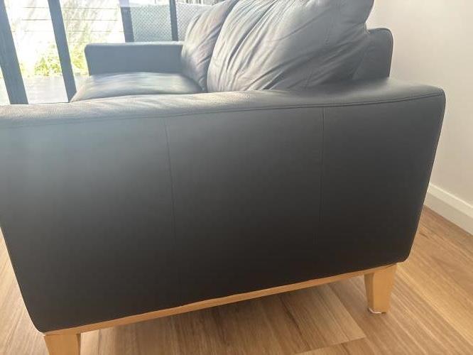Second-hand Stunning Sofa - Photo 2)