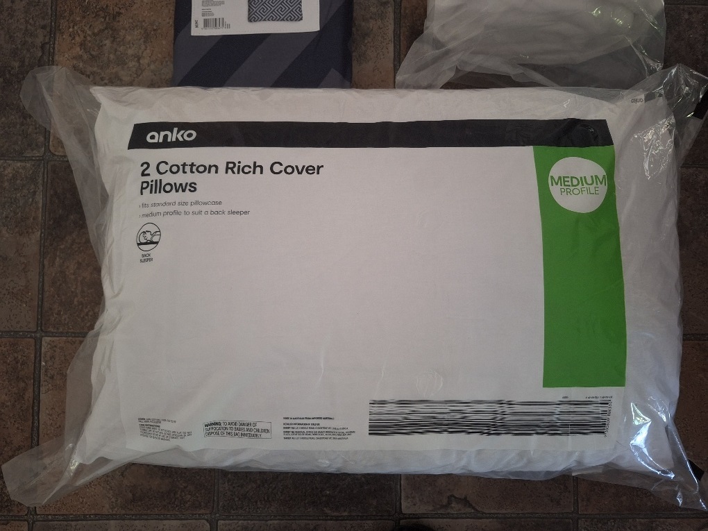 Bedding Set for a Queen Bed - Photo 2)