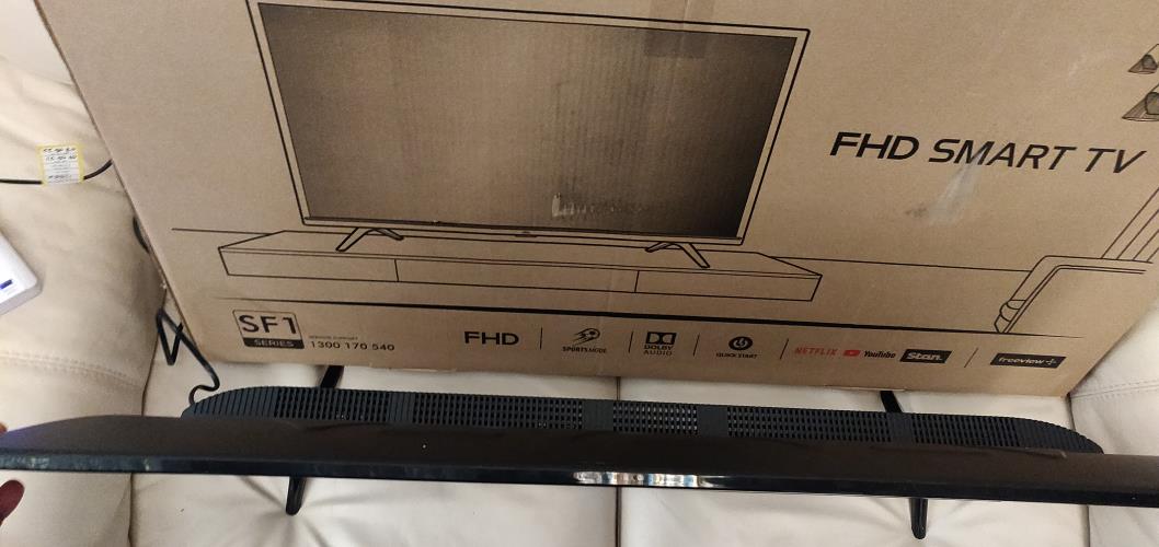 Second-hand FFalcon 40 Inch Smart TV - Photo 3)