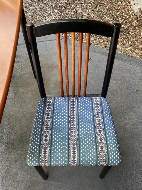 Second-hand Table with 1 Chair - Photo 3)