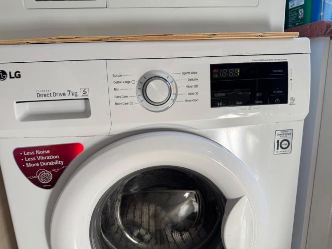 Second-hand LG 7kg Front Load Washing Machine - Photo 3)