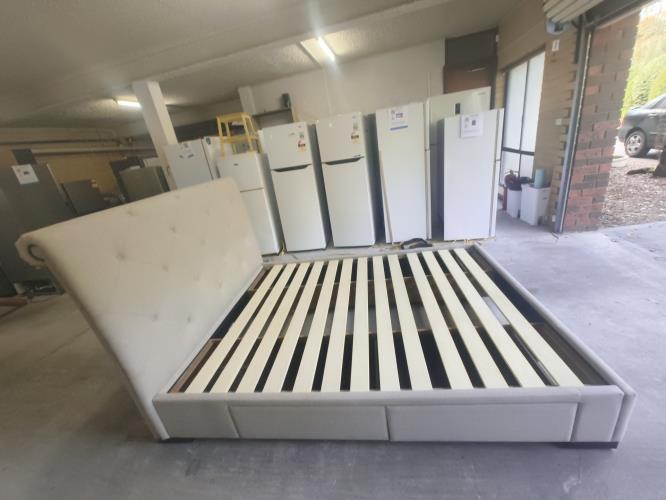Second-hand Queen Size Bed Frame - Photo 3)