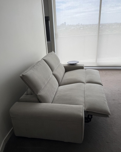 Second-hand King Living Electric Reclining Sofa - Photo 3)