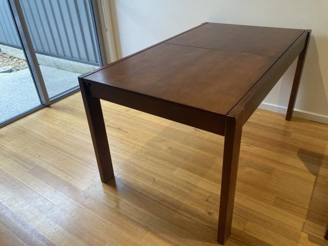 Second-hand Dining Table with 6 Chairs - Photo 3)