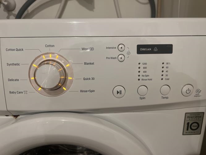 Second-hand LG 7kg Front Load Washing Machine - Photo 3)