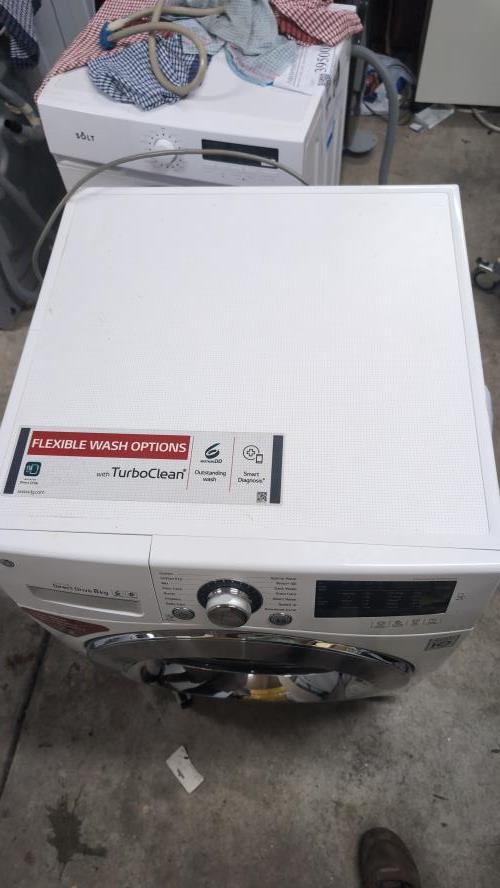 Second-hand LG 8kg Front Load Washing Machine - Photo 3)