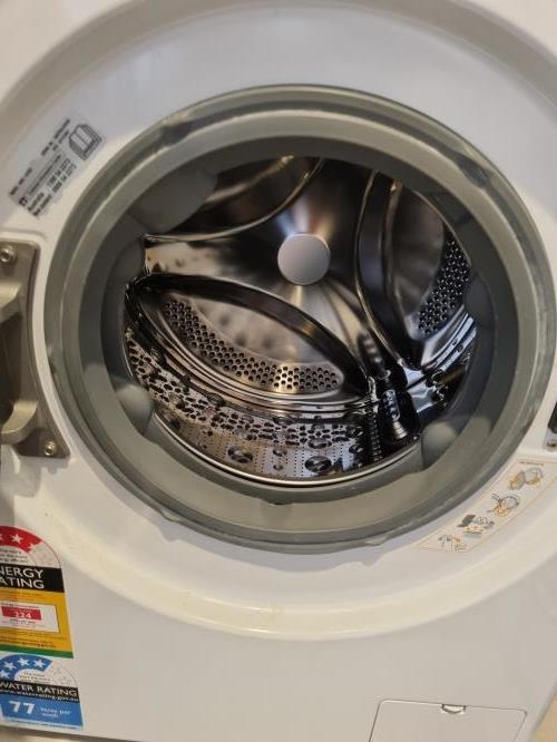 Second-hand LG 7.5kg Front Load Washing Machine - Photo 3)