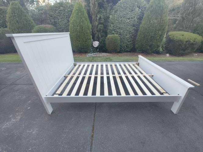 Second-hand Queen Size Bed Frame - Photo 3)