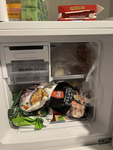 Second-hand Samsung 228L Top Mount Fridge - Photo 3)