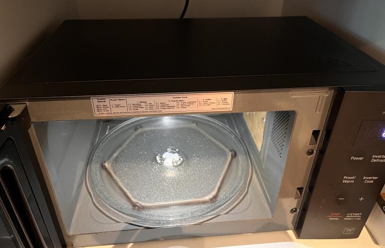 Second-hand LG Microwave - Photo 3)