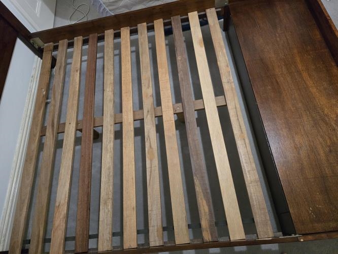 Second-hand Queen Size Bed Frame - Photo 3)