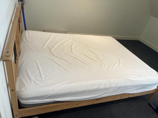 Second-hand IKEA Queen Size Bed Frame - Photo 3)