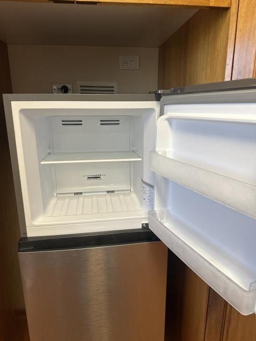 Second-hand Hisense 205L Top Mount Fridge - Photo 3)