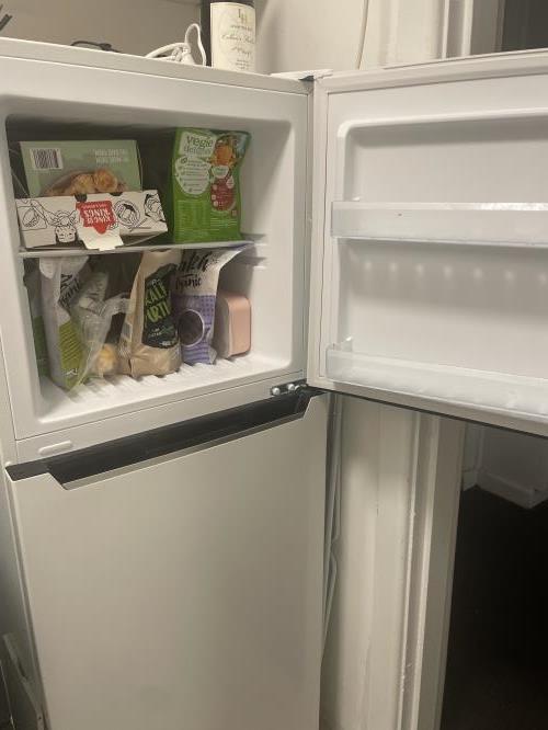 Second-hand Chiq 202L Top Mount Fridge - Photo 3)