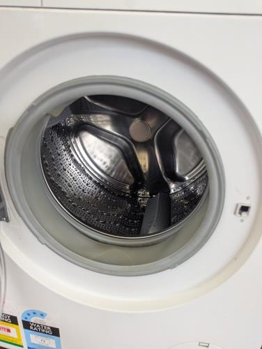 Second-hand Bosch 7kg Front Load Washing Machine - Photo 3)