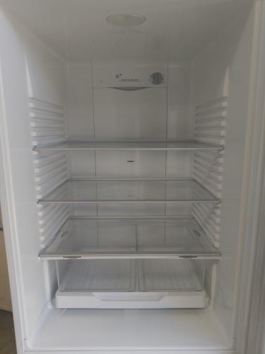 Second-hand Fisher & Paykel 442L Bottom Mount Fridge - Photo 3)