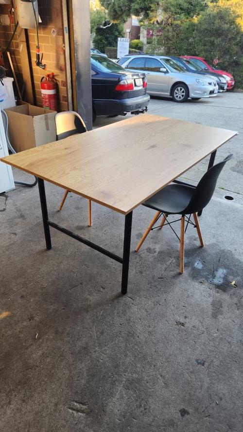 Second-hand Dining Table with 2 Chairs - Photo 3)