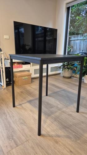 Second-hand Dining Table (no chairs) - Photo 3)