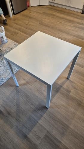 Second-hand Dining Table (no chairs) - Photo 3)