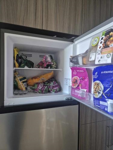 Second-hand Hisense 326L Top Mount Fridge - Photo 3)