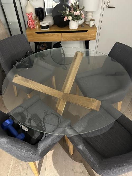 Second-hand Dining Table with 4 Chairs - Photo 3)