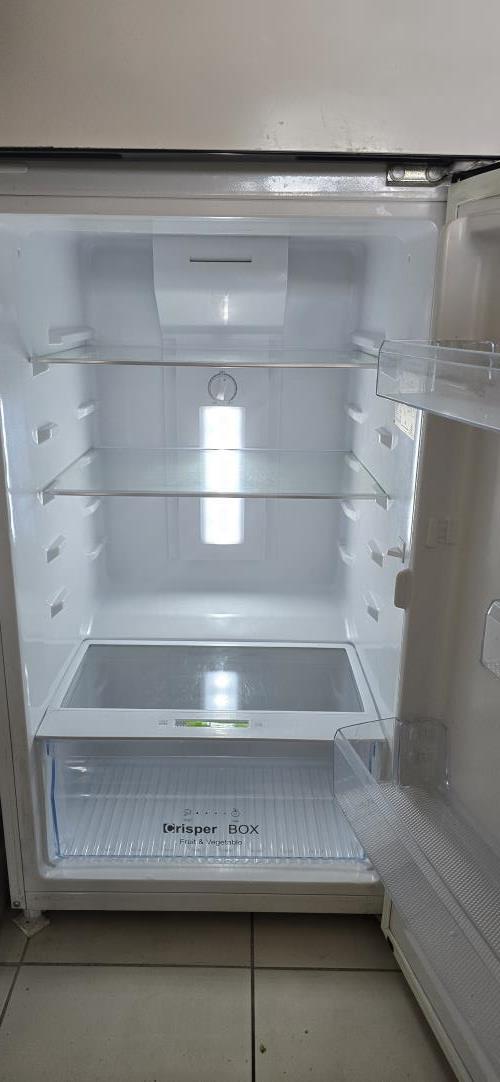 Second-hand Chiq 216L Top Mount Fridge - Photo 3)