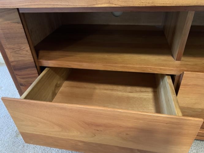 Second-hand Entertainment Unit - Photo 3)