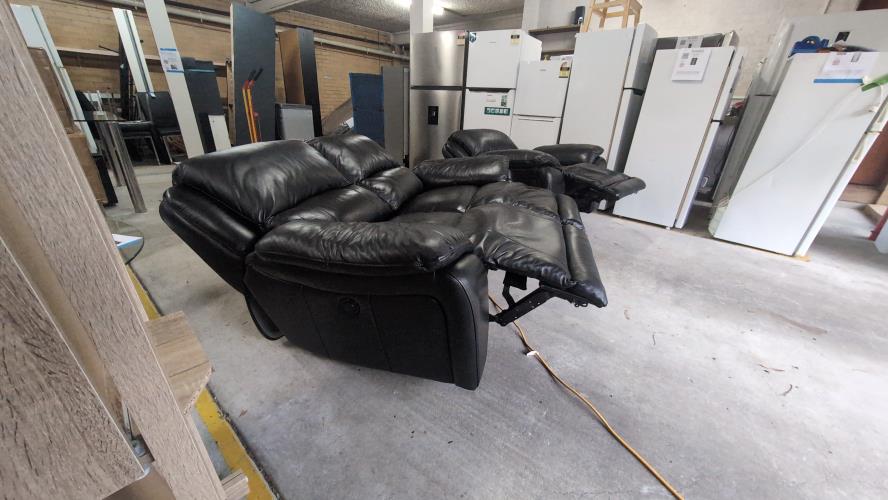 Second-hand Electric Recliner Sofa with matching Armchair - Photo 3)