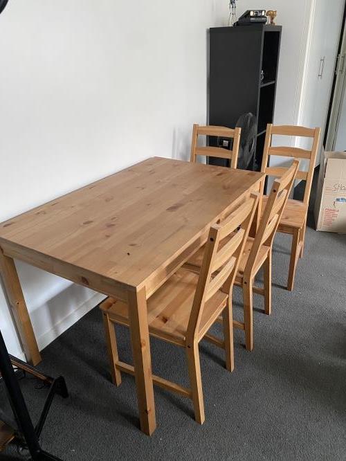 Second-hand Dining Table with 4 Chairs - Photo 3)