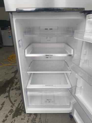 Second-hand Samsung 320L Top Mount Fridge - Photo 3)