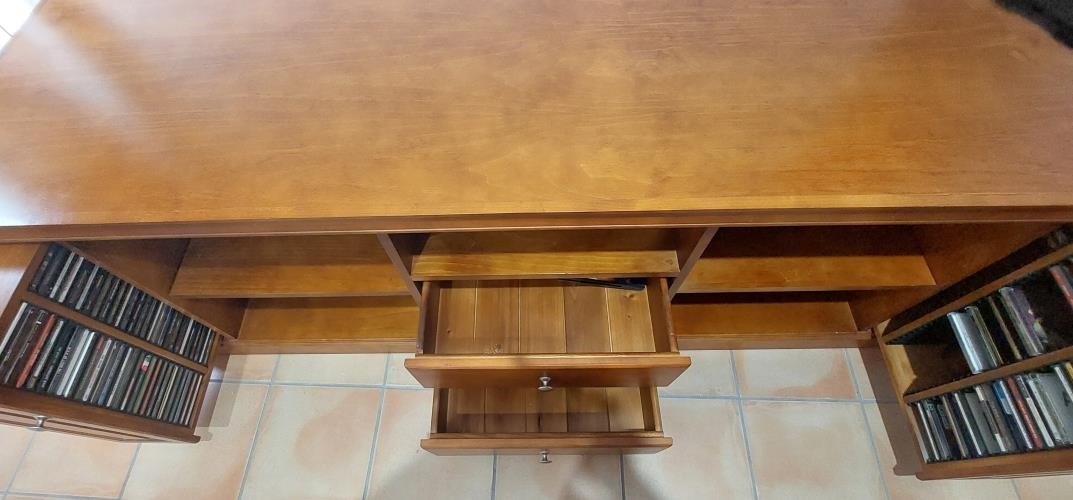 Second-hand Entertainment Unit - Photo 3)