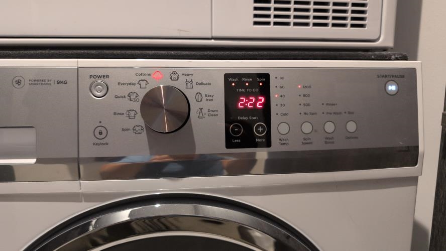 Second-hand Fisher & Paykel 9kg Front Load Washing Machine - Photo 3)