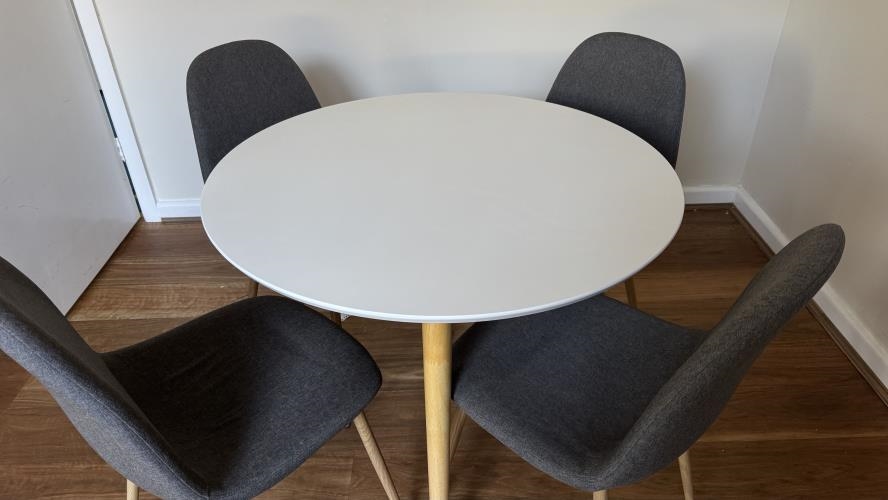 Second-hand Dining Table with 4 Chairs - Photo 3)