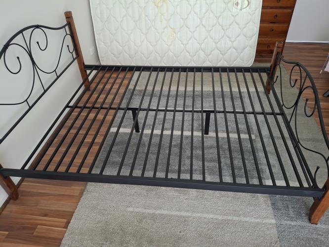 Second-hand Queen Bed Frame - Photo 3)