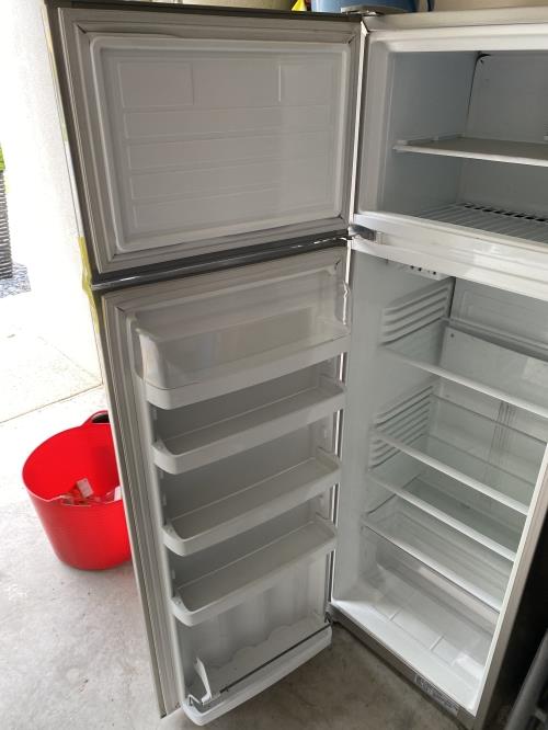 Second-hand Fisher & Paykel 248L Top Mount Fridge - Photo 3)