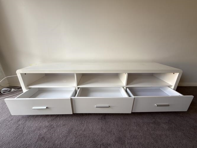 Second-hand Entertainment Unit - Photo 3)