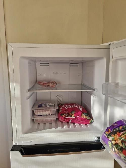 Second-hand Chiq 202L Top Mount Fridge - Photo 3)